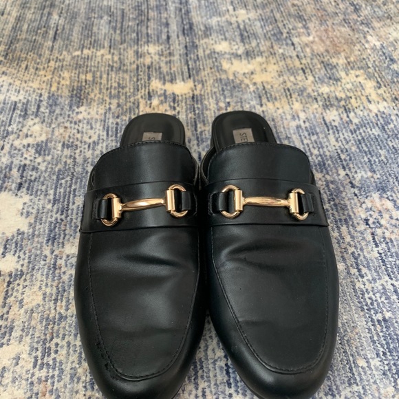 Steve Madden Kandi Black Leather Slip On - Picture 4 of 6